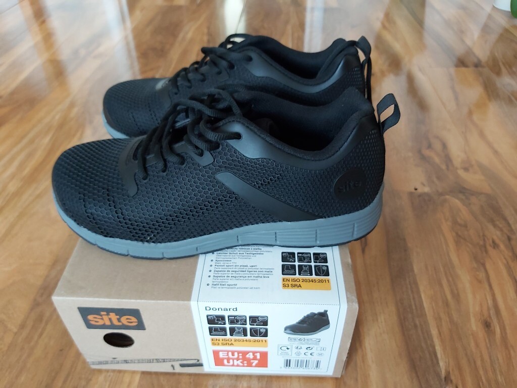 safety trainers size 7